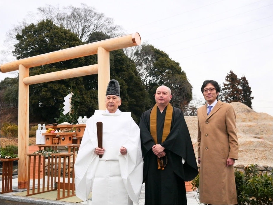 野田ほたる竣工祭。記念写真に髙梨富弥宮司、梅村昌寛住職、竹田恒泰